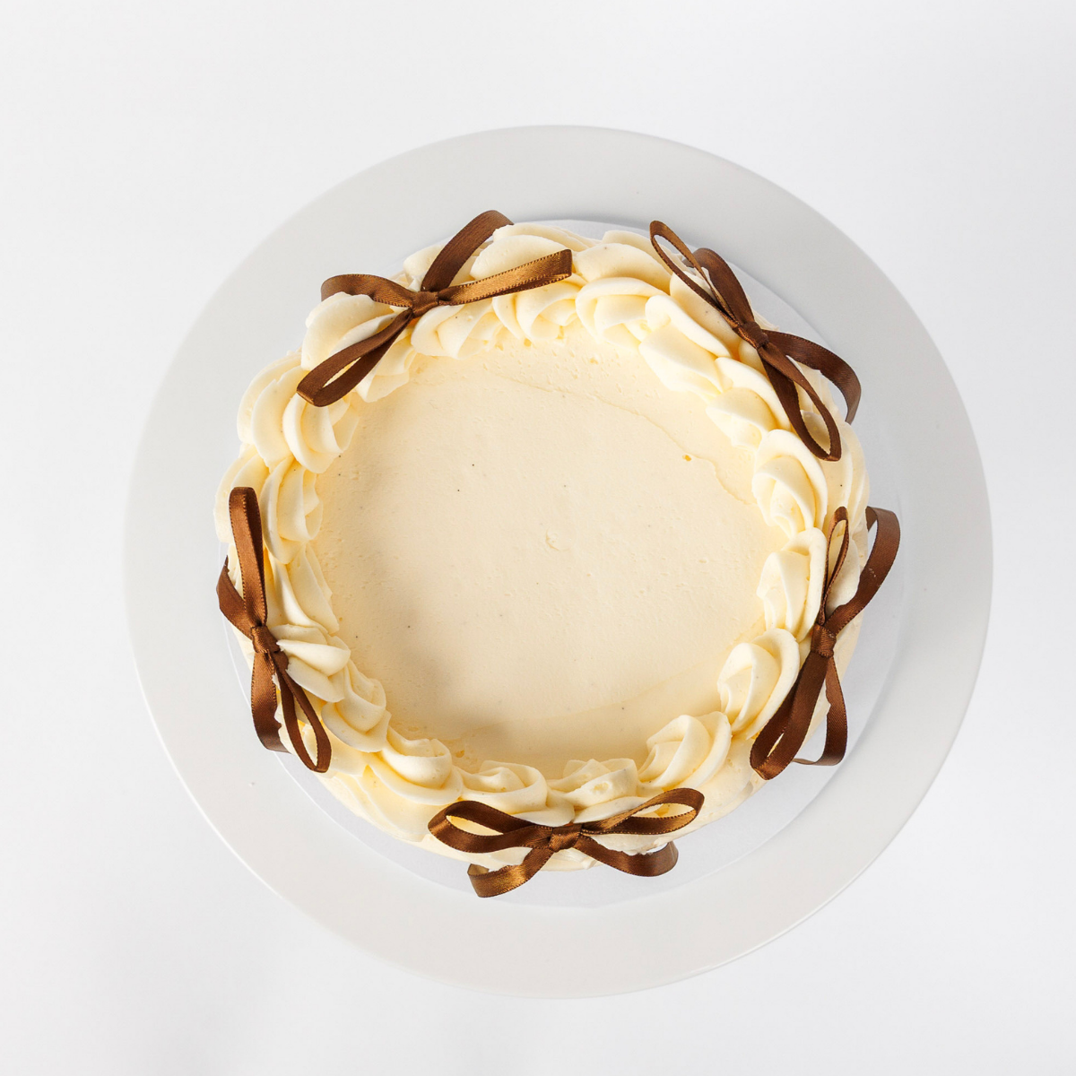 Vintage Round Cake - Ribbon