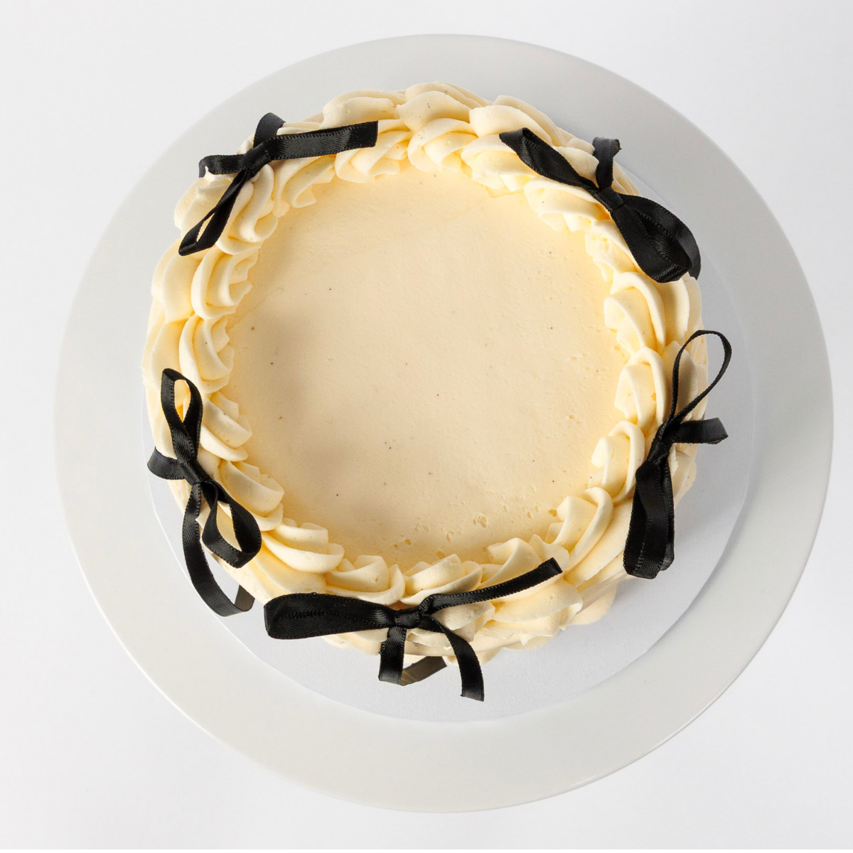 Vintage Round Cake - Ribbon