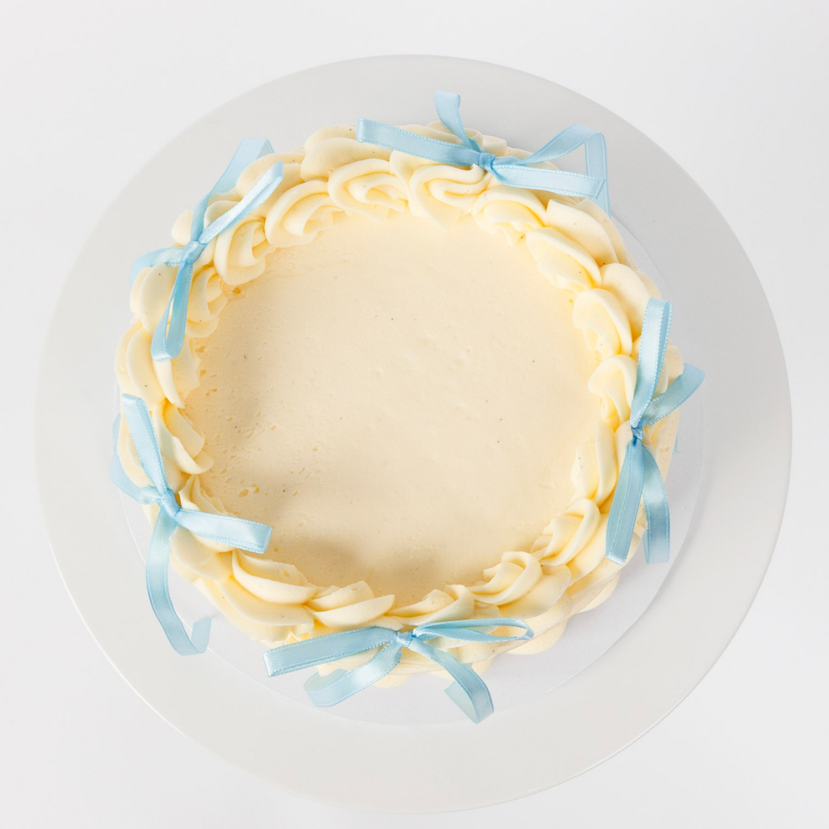 Vintage Round Cake - Ribbon