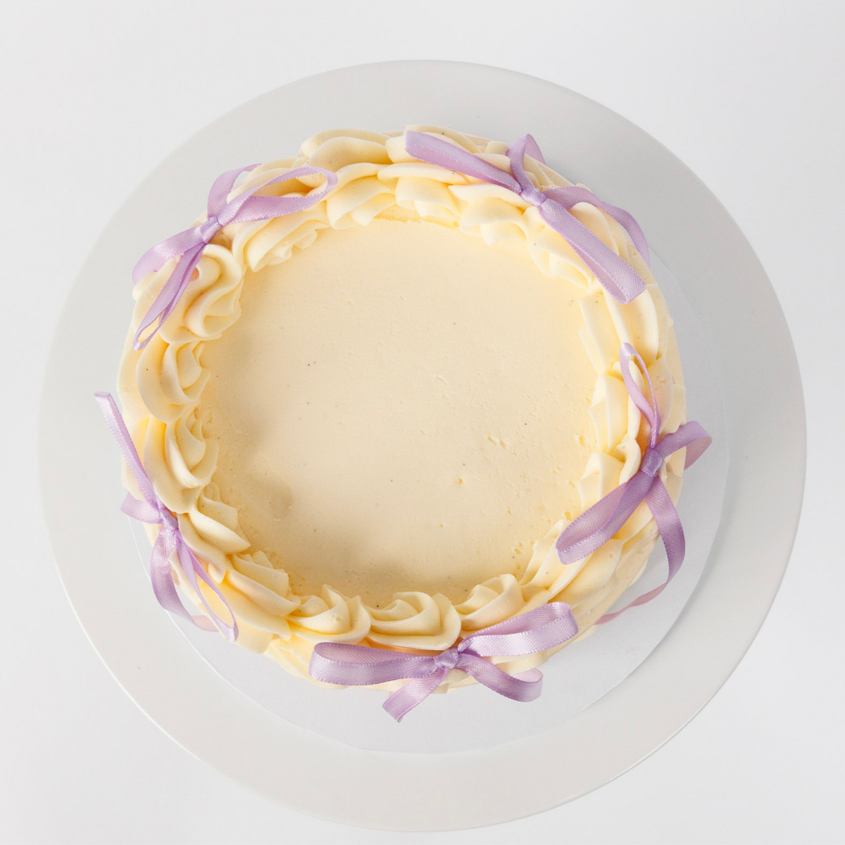 Vintage Round Cake - Ribbon