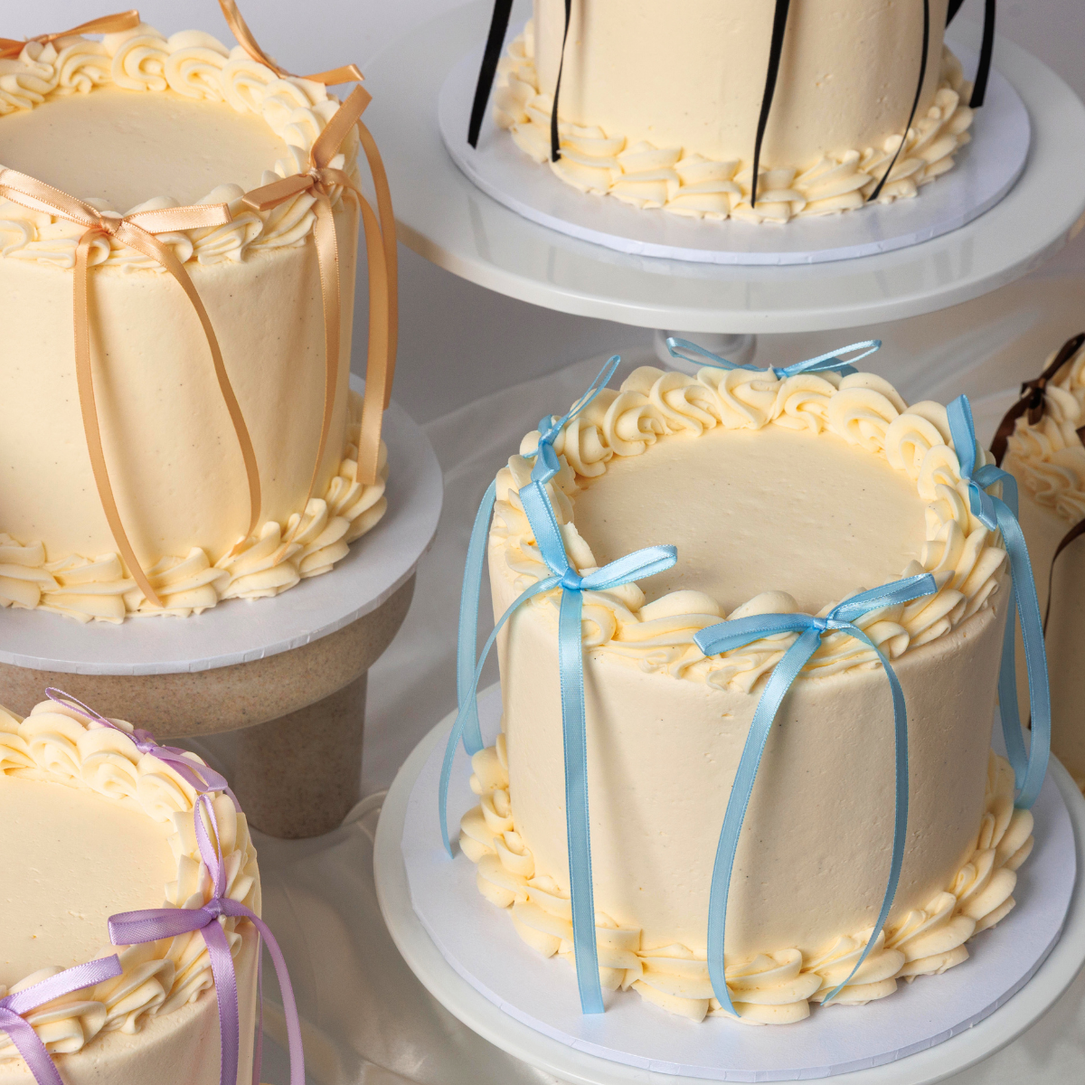 Vintage Round Cake - Ribbon